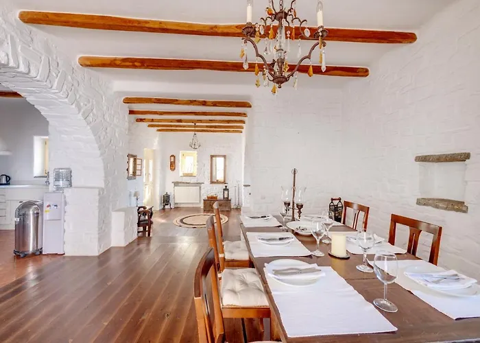 Danae By The Sea Пунда