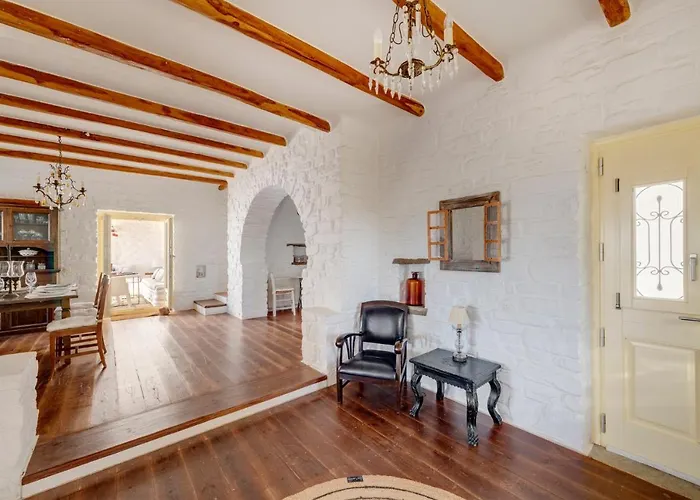 Danae By The Sea Пунда