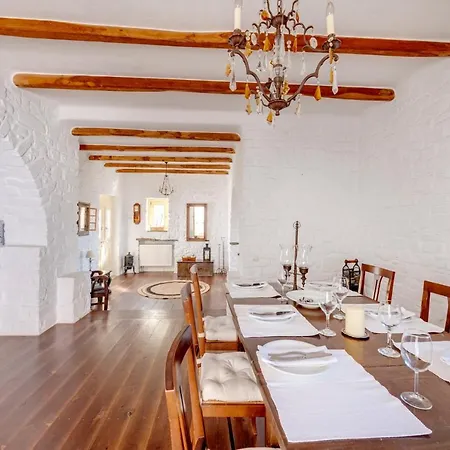 Danae By The Sea Pounda