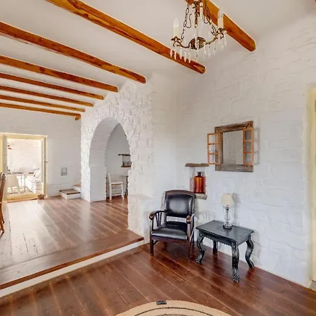 Danae By The Sea Pounda